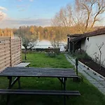 La Parenthese En Bord De Seine *