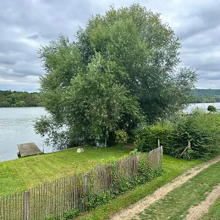 La Parenthese En Bord De Seine *