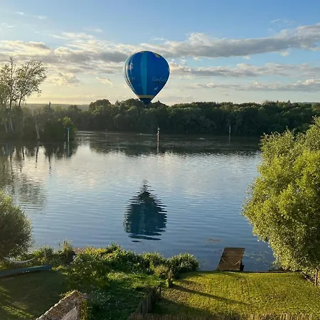La Parenthese En Bord De Seine *