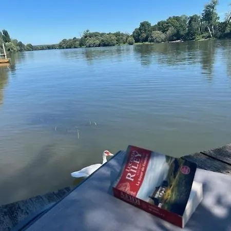 La Parenthese En Bord De Seine