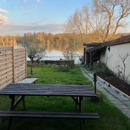 La Parenthese En Bord De Seine *