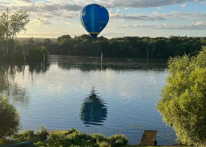 La Parenthese En Bord De Seine *