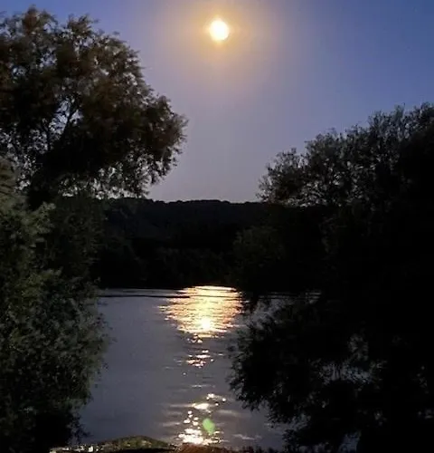 La Parenthese En Bord De Seine *