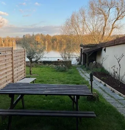 La Parenthese En Bord De Seine *